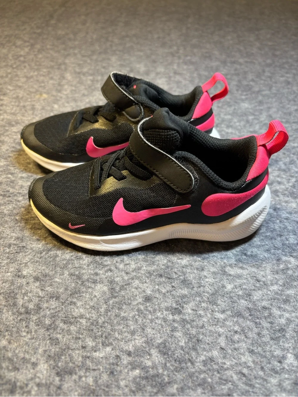 Nike Kids Black and Hot Pink Lightweight Sneakers 9C